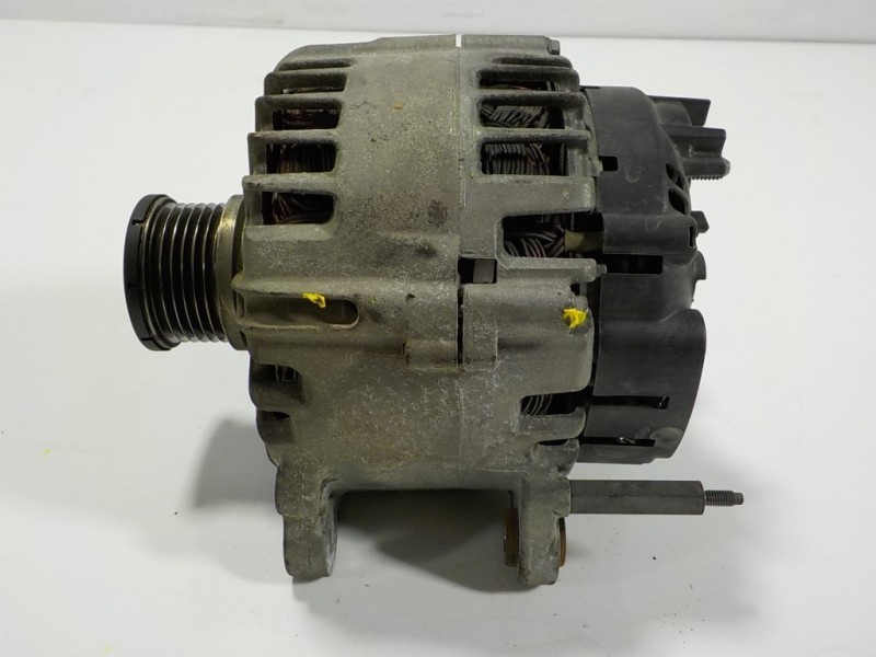 Recambio de alternador para volkswagen golf vii variant 1.6 tdi dpf referencia OEM IAM 03L903023L 03L903023L TG14C043