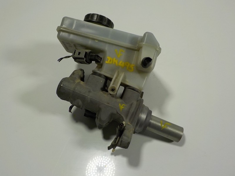 Recambio de bomba freno para volkswagen golf vii variant 1.6 tdi dpf referencia OEM IAM 8V1611021 5Q1611301B 03350891281