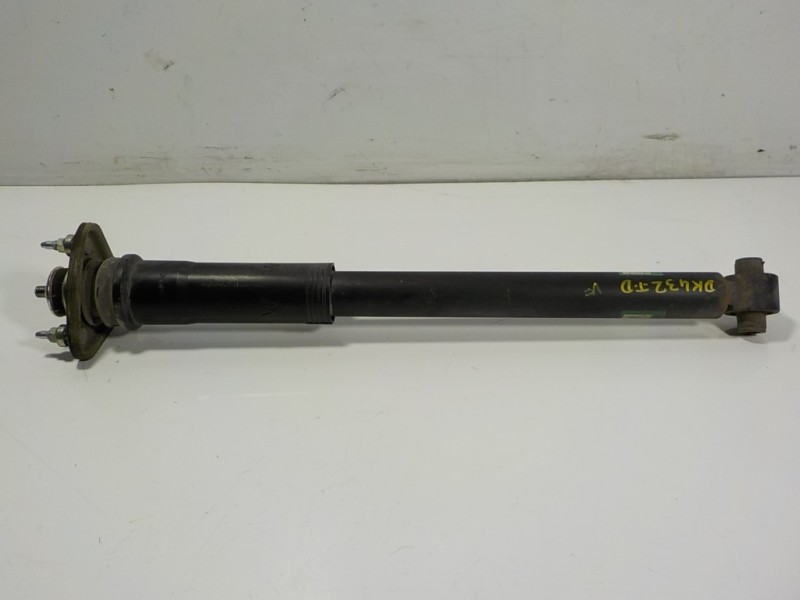 Recambio de amortiguador trasero derecho para lexus is 300h referencia OEM IAM 4853080669 4853053340 