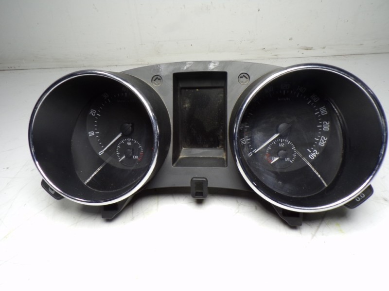 Recambio de cuadro instrumentos para skoda yeti 1.2 tsi referencia OEM IAM 5L0920840JKD0 A2C53425999 