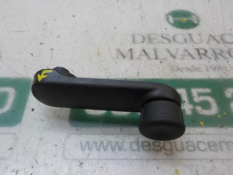 Recambio de maneta elevalunas trasera derecha para renault clio iv 1.5 dci diesel fap referencia OEM IAM 8200673745  