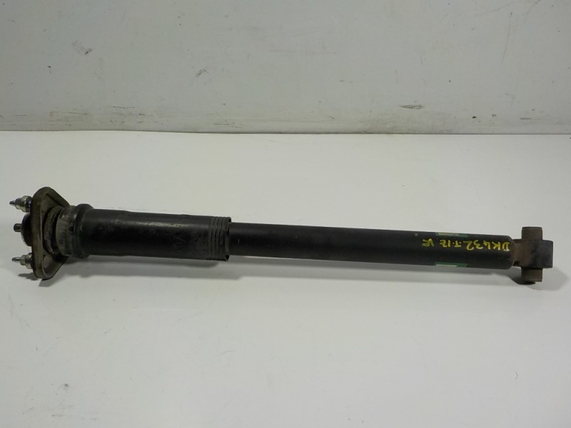 Recambio de amortiguador trasero izquierdo para lexus is 300h referencia OEM IAM 4853080669 4853053340 