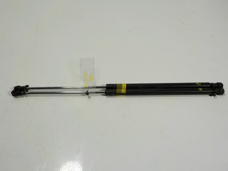 Recambio de amortiguador capot para lexus is 300h referencia OEM IAM 5344053020 6QA18TWR7 5345053010