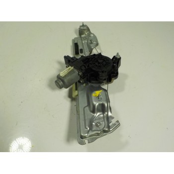 ELEVALUNAS TRASERO DERECHO 827204587R C49019101 0636441T12