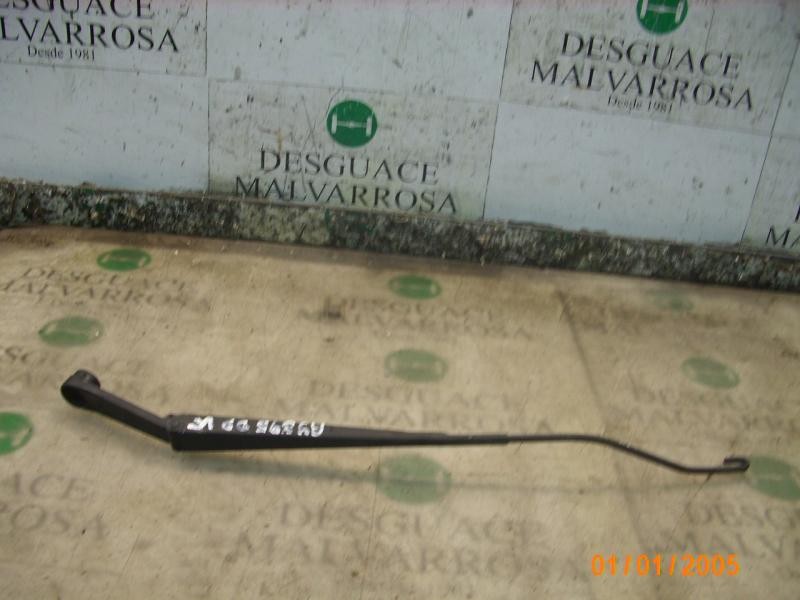 Recambio de brazo limpia delantero derecho para kia carens 2.0 crdi ex monovolumen referencia OEM IAM 0K2FB67321  