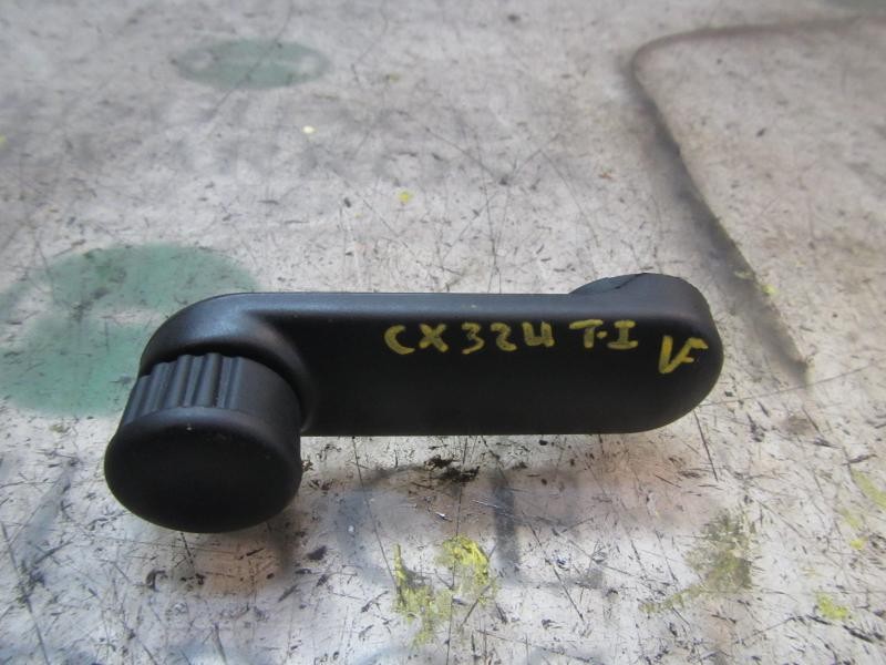 Recambio de maneta elevalunas trasera izquierda para renault megane iii berlina 5 p dynamique referencia OEM IAM 8200673745  