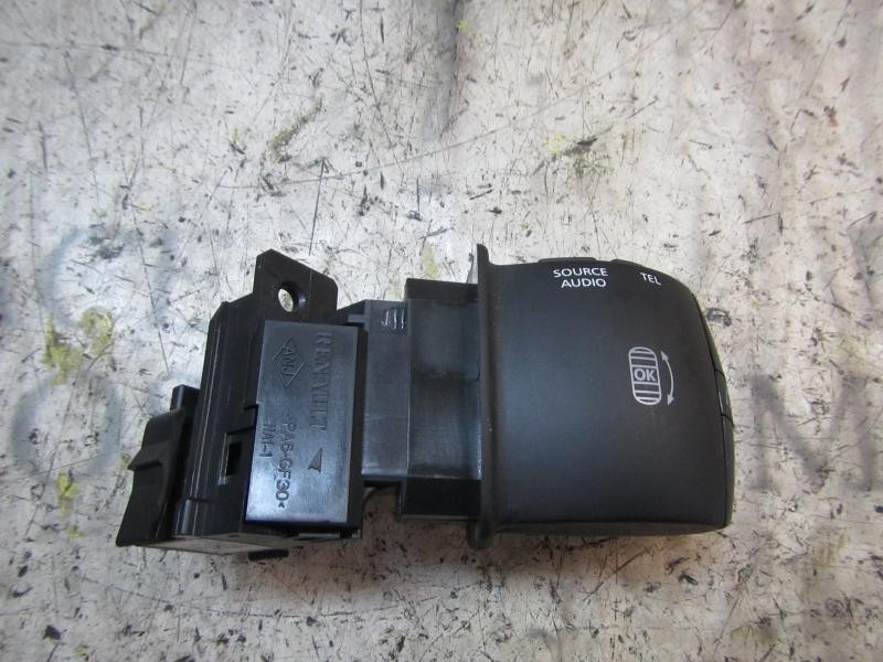 Recambio de modulo electronico para renault megane iii berlina 5 p dynamique referencia OEM IAM 255529492R 255529492R 