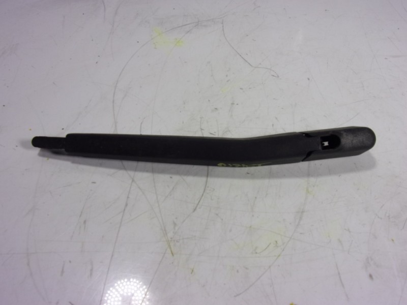 Recambio de brazo limpia trasero para opel corsa d 1.3 16v cdti referencia OEM IAM 55703093  