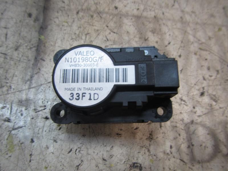 Recambio de motor apertura trampillas climatizador para renault megane iii berlina 5 p dynamique referencia OEM IAM 7701207721  