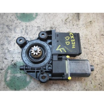 MOTOR ELEVALUNAS DELANTERO DERECHO 807301396R 807301396R 0130822478