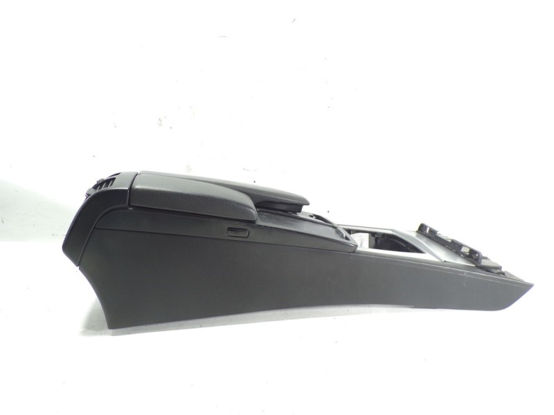 Recambio de apoyabrazos central para mercedes-benz clase c (w204) familiar 2.2 cdi cat referencia OEM IAM A20468006399F59  