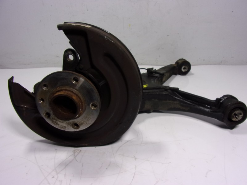 Recambio de mangueta trasera derecha para volkswagen t6 transporter 2.0 tdi referencia OEM IAM 7E0501072  7H0401611H