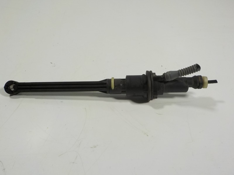 Recambio de bomba embrague para citroën c3 1.2 12v e-vti referencia OEM IAM 2182H3 967209448 05025004612