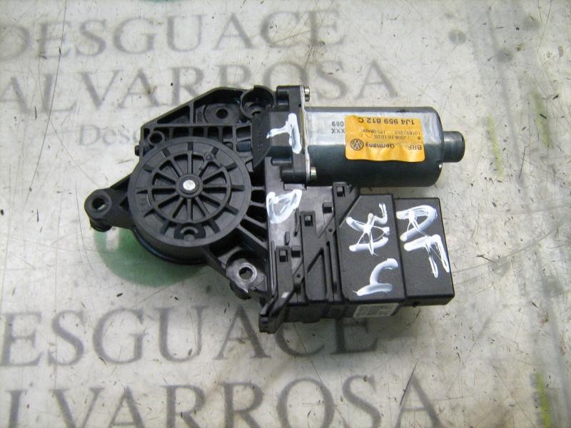 Recambio de motor elevalunas trasero derecho para volkswagen golf iv berlina (1j1) 1.6 16v referencia OEM IAM   