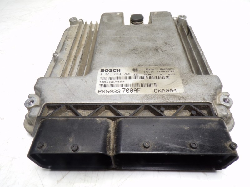 Recambio de centralita motor uce para chrysler sebring berlina 2.0 crd cat referencia OEM IAM  P05033700AF 