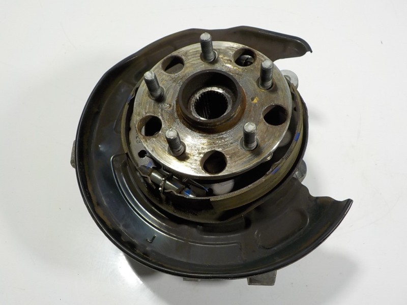 Recambio de mangueta trasera izquierda para lexus is 300h referencia OEM IAM 4241030041  4230553020