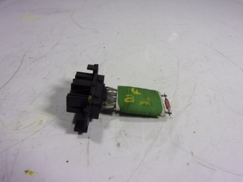Recambio de resistencia calefaccion para opel corsa d 1.3 16v cdti referencia OEM IAM 95526380  