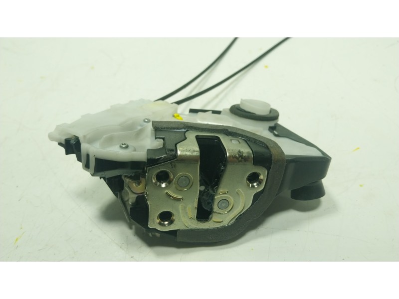 Recambio de cerradura puerta delantera derecha para toyota yaris (_p13_) 1.5 (nsp131_) referencia OEM IAM 690300D540  