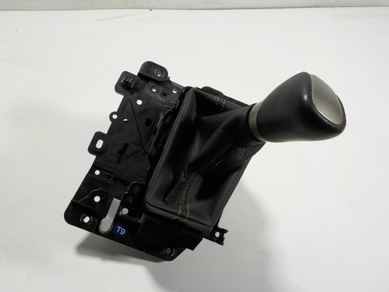 Recambio de palanca cambio para lexus is 300h referencia OEM IAM 3355053320  3350453110C1
