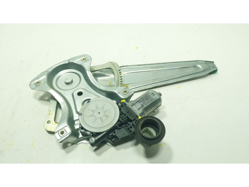 Recambio de elevalunas trasero derecho para toyota yaris (_p13_) 1.5 (nsp131_) referencia OEM IAM 698300D220  