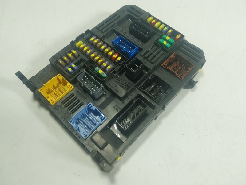 Recambio de caja reles / fusibles para citroën c4 picasso ii 1.6 bluehdi 100 referencia OEM IAM 1617549080 981985138001 