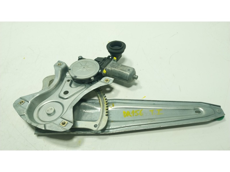 Recambio de elevalunas trasero izquierdo para toyota yaris (_p13_) 1.5 (nsp131_) referencia OEM IAM 698400D220  