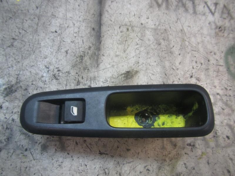 Recambio de mando elevalunas trasero derecho para peugeot 5008 premium referencia OEM IAM 6490RK  