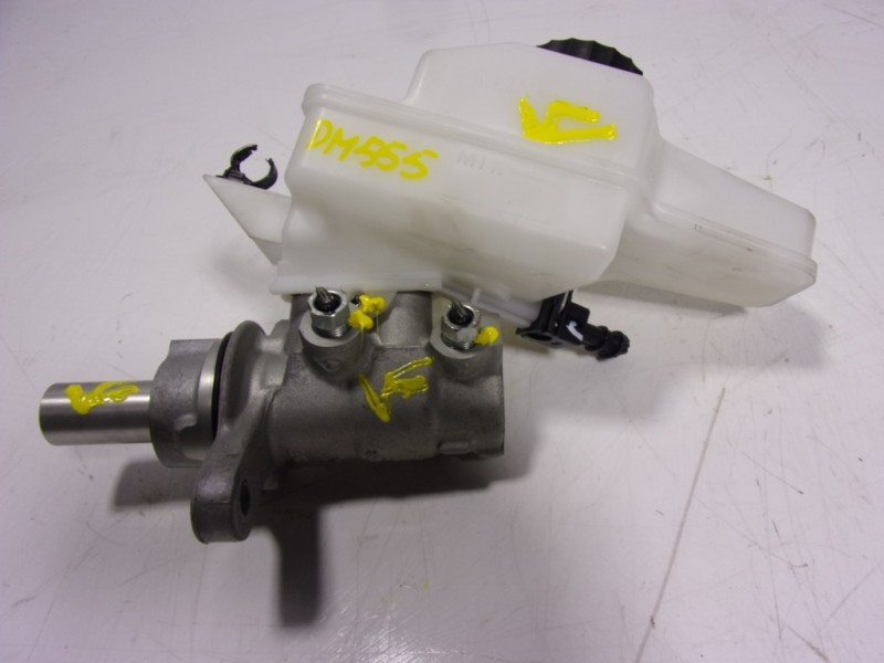 Recambio de bomba freno para toyota yaris 1.5 vvti hev referencia OEM IAM 4705052750  