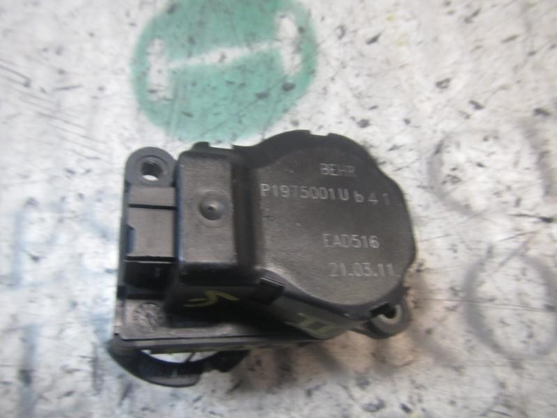 Recambio de motor apertura trampillas climatizador para peugeot 5008 premium referencia OEM IAM 6479A9  