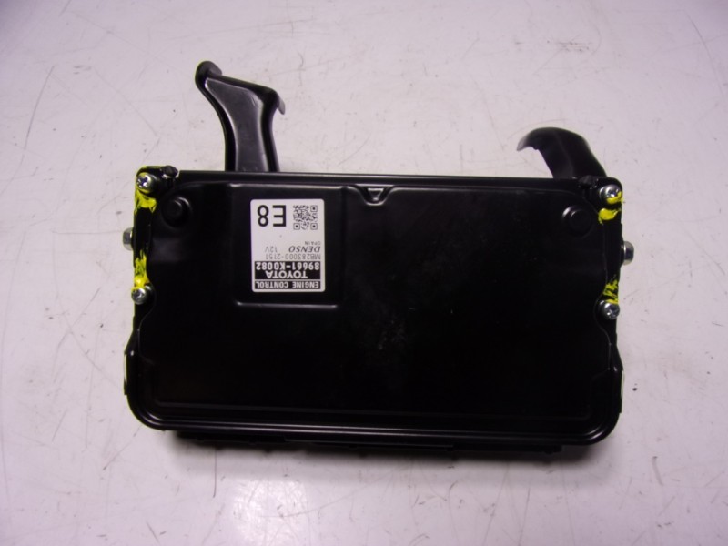Recambio de centralita motor uce para toyota yaris 1.5 vvti hev referencia OEM IAM 89661K0082 89661K0082 