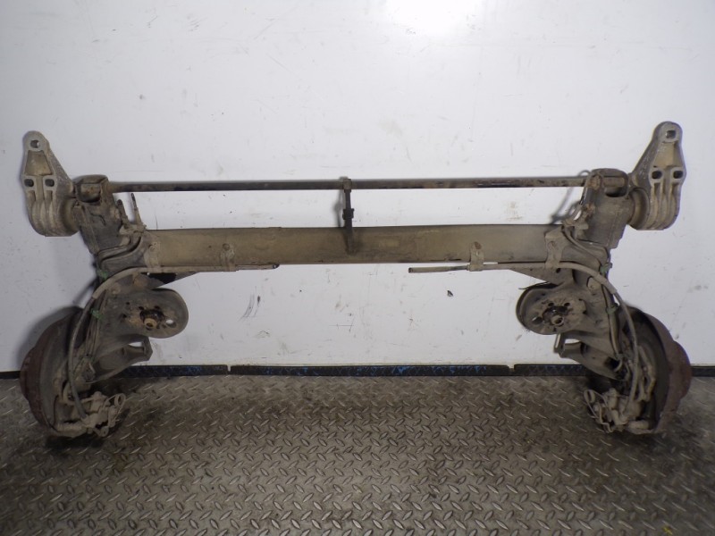 Recambio de puente trasero para volkswagen passat berlina (3b2) 1.9 tdi referencia OEM IAM 8E0500051T  