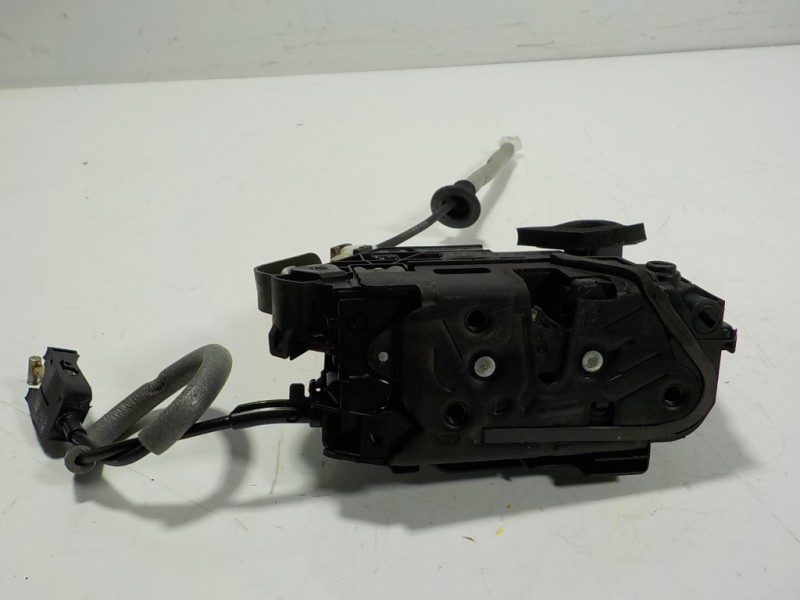 Recambio de cerradura puerta trasera derecha para skoda fabia combi 1.0 tsi referencia OEM IAM 5G4839016D A6L5TA839016L 