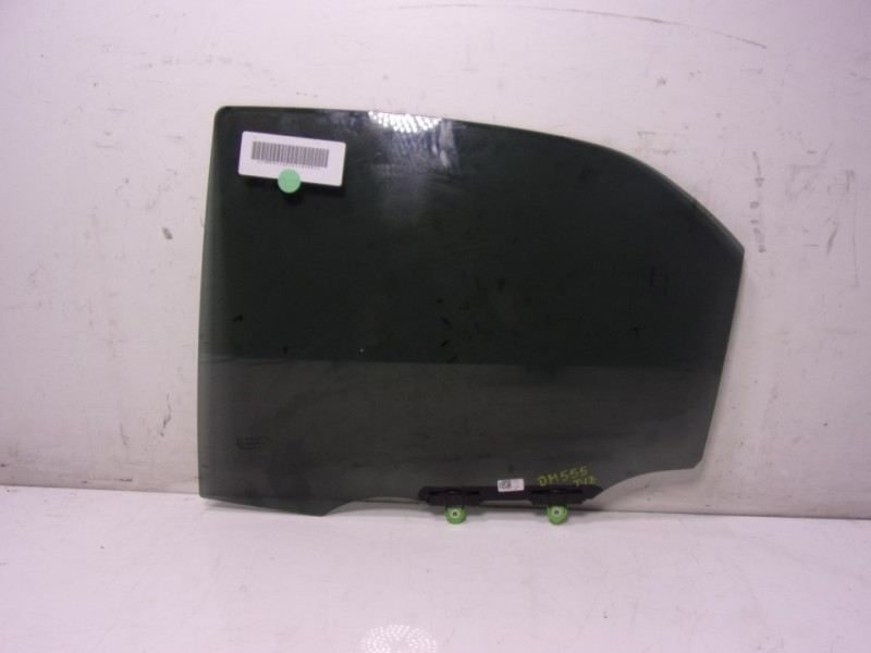 Recambio de cristal puerta trasero izquierdo para toyota yaris 1.5 vvti hev referencia OEM IAM 68104K0020  