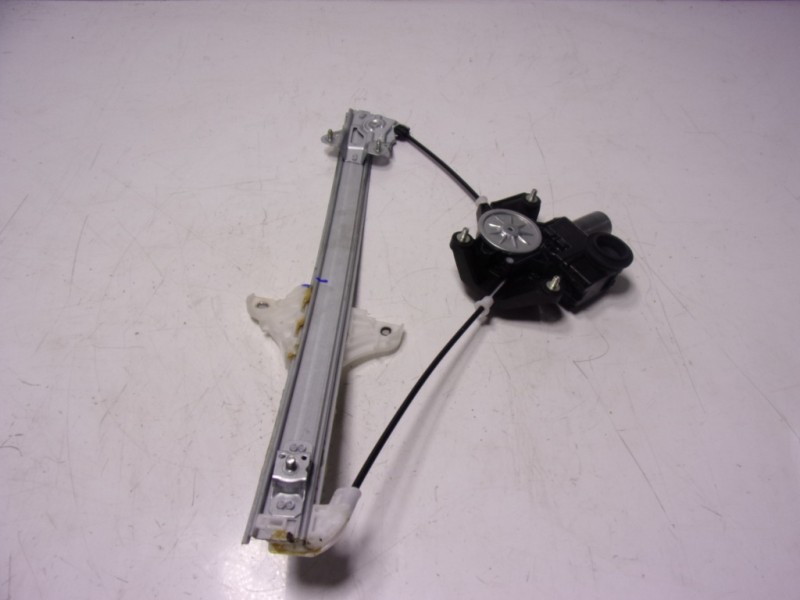 Recambio de elevalunas delantero izquierdo para toyota yaris 1.5 vvti hev referencia OEM IAM 69820K0010 0620206071 