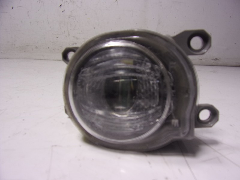 Recambio de faro antiniebla derecho para toyota yaris 1.5 vvti hev referencia OEM IAM 8121002190  