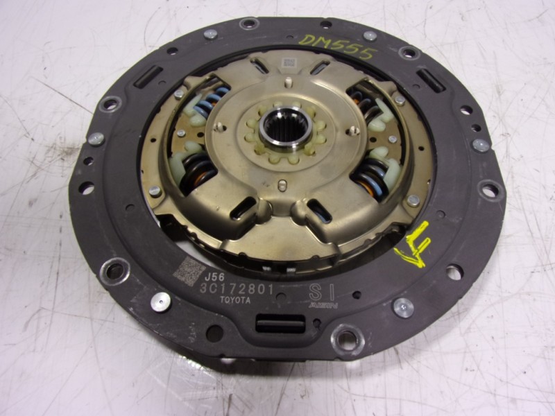 Recambio de kit embrague para toyota yaris 1.5 vvti hev referencia OEM IAM  3C172801 