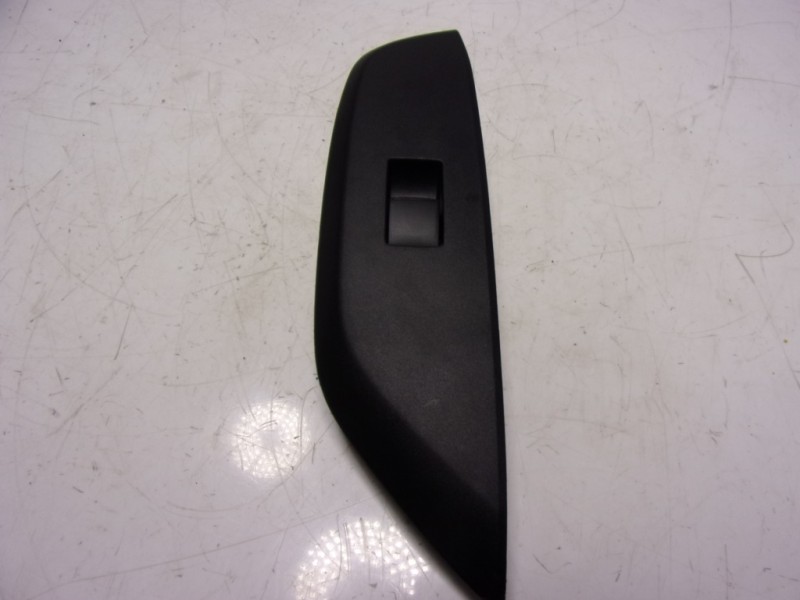 Recambio de mando elevalunas delantero derecho para toyota yaris 1.5 vvti hev referencia OEM IAM 8481002260 3561B361D 