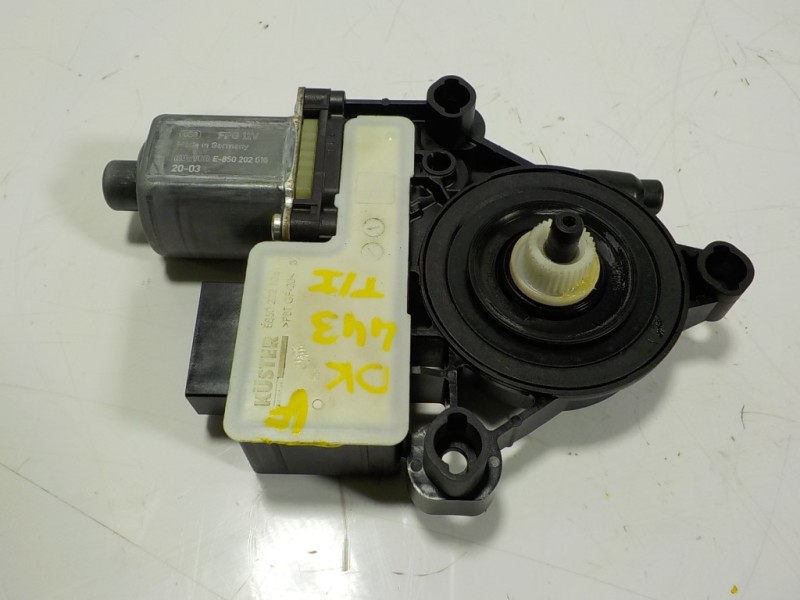 Recambio de motor elevalunas trasero izquierdo para skoda fabia combi 1.0 tsi referencia OEM IAM 5Q0959408E 5Q0959408A 