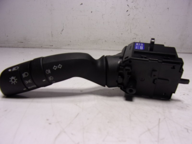 Recambio de mando luces para toyota yaris 1.5 vvti hev referencia OEM IAM 8432902040  