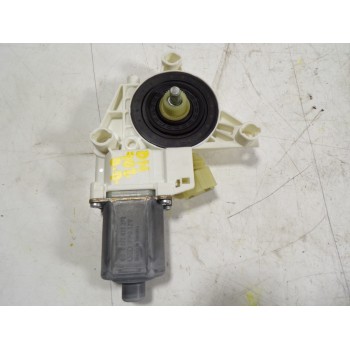 MOTOR ELEVALUNAS DELANTERO DERECHO A2518200842 A2518200842 0130822272