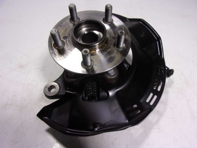 Recambio de mangueta delantera izquierda para toyota yaris 1.5 vvti hev referencia OEM IAM 43212K0010  