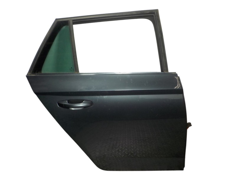 Recambio de puerta trasera derecha para skoda fabia combi 1.0 tsi referencia OEM IAM 6V9833052A  