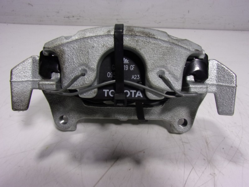 Recambio de pinza freno delantera derecha para toyota yaris 1.5 vvti hev referencia OEM IAM   