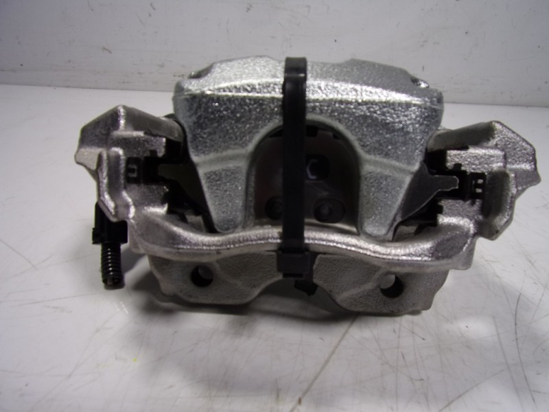 Recambio de pinza freno trasera derecha para toyota yaris 1.5 vvti hev referencia OEM IAM   