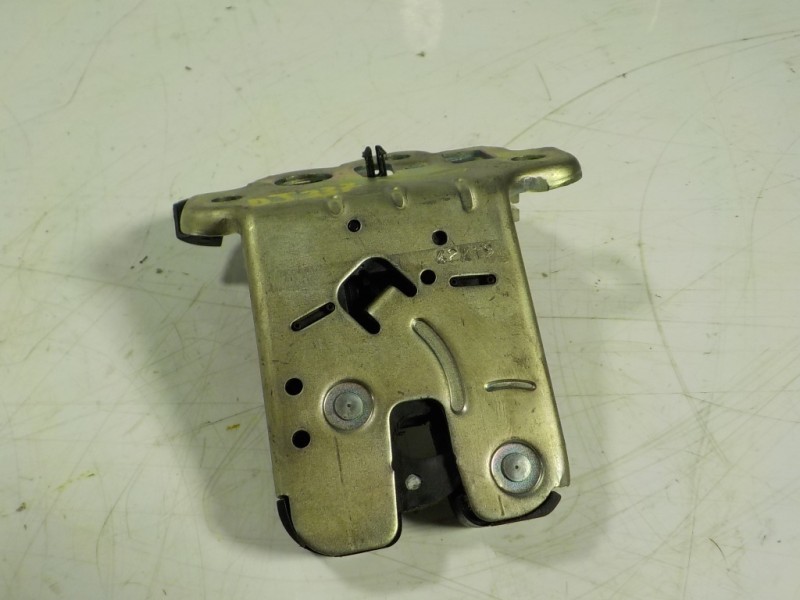 Recambio de cerradura maletero / porton para skoda rapid 1.6 tdi dpf referencia OEM IAM 8R0827505A 8R0827505A 