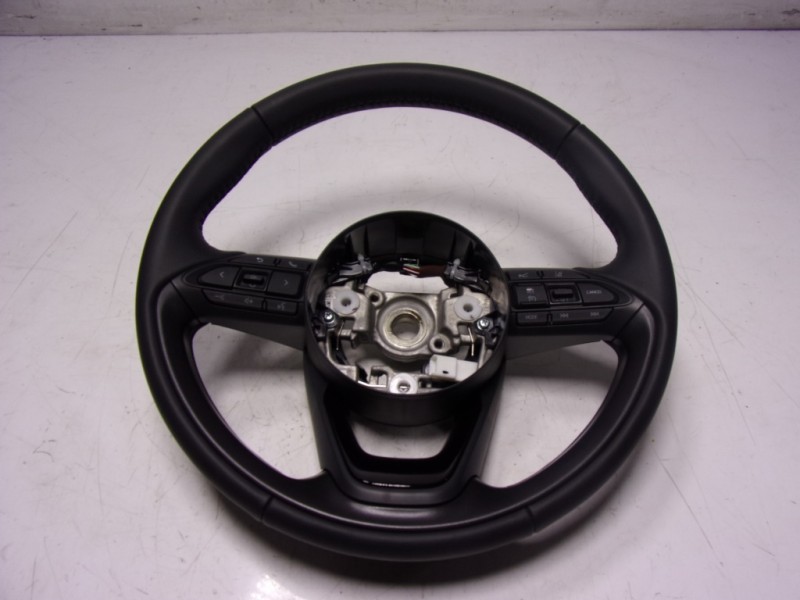 Recambio de volante para toyota yaris 1.5 vvti hev referencia OEM IAM 45100K0170C1  