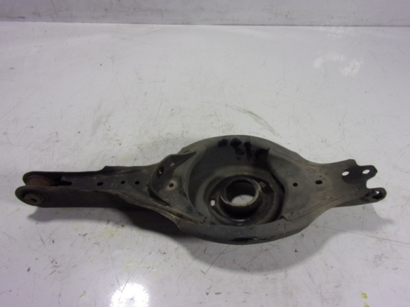Recambio de brazo suspension inferior trasero izquierdo para mazda cx-5 center-line 2wd referencia OEM IAM KD3528350  