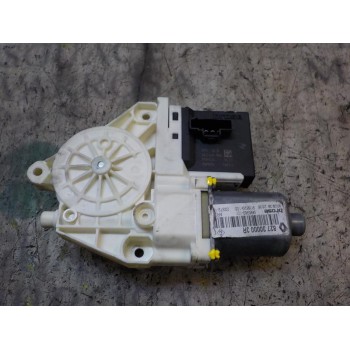 MOTOR ELEVALUNAS TRASERO DERECHO 827306548R 