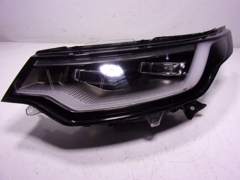 Recambio de faro izquierdo para land rover new discovery l462 3.0 d referencia OEM IAM LR144131 MY4213W030 