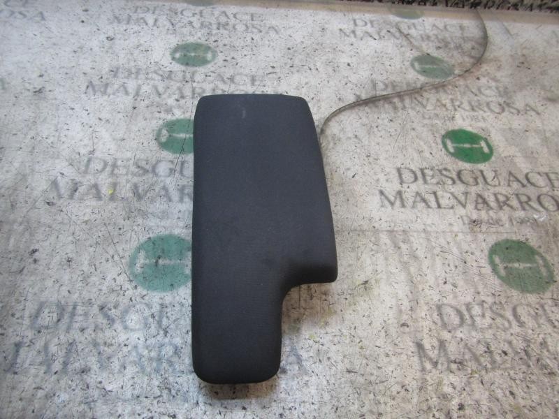 Recambio de apoyabrazos central para renault megane iii berlina 5 p dynamique referencia OEM IAM   